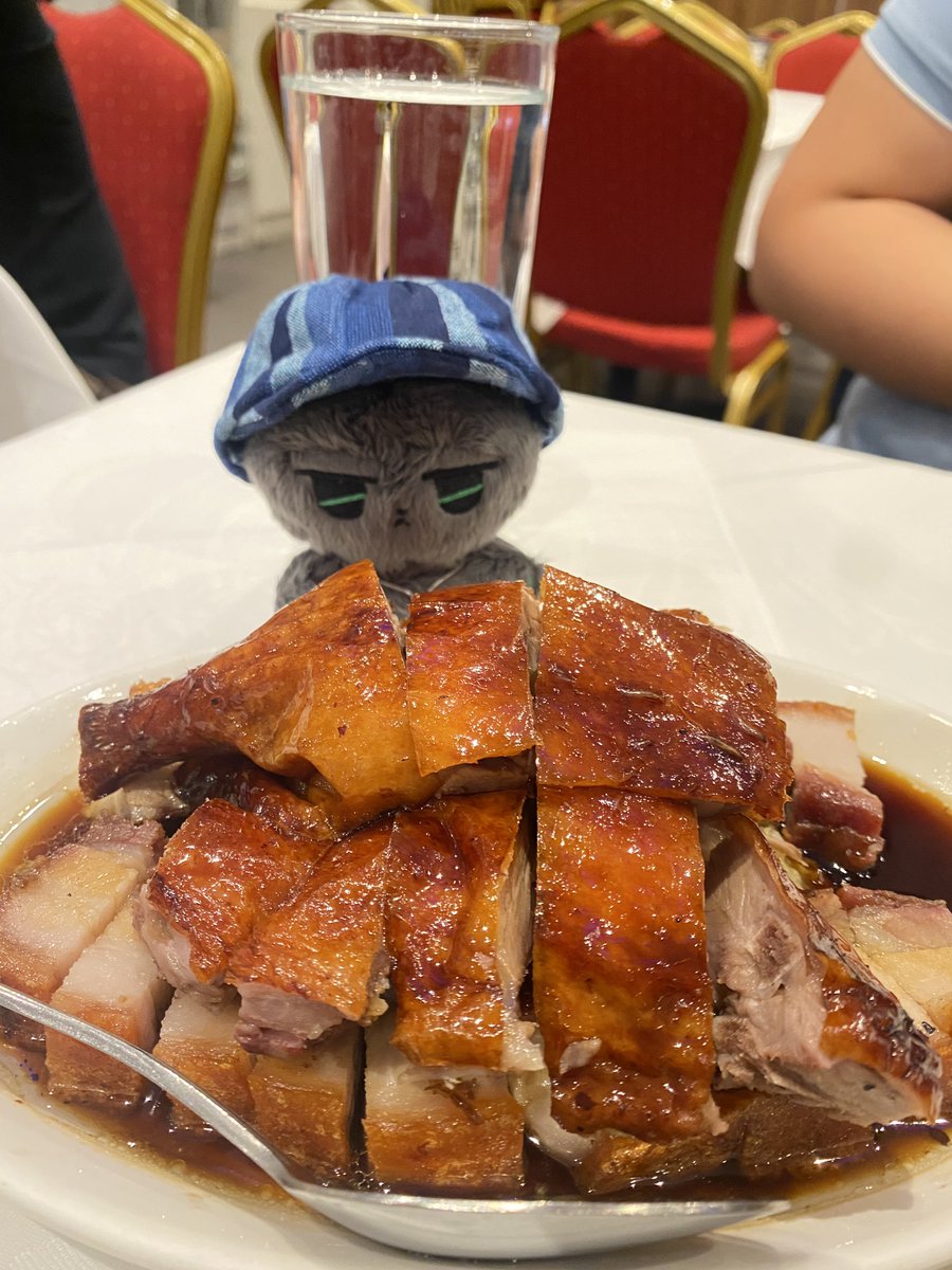 Oompiang's tweet photo. มะวานพิได้หม่ำเป็ดย่าง🦆มู๋กร๊อบ🐽 เผื่อน้งๆด้วยน้า😋
แล้วก้อเจอรองเท้า UGG บั่บพิป๋อด้วย🥾 พิใส่แล้วเท่มั๊ยคับ😎 สีเขวด้วยน้าาา💚.
คิดถึงคุนมี้ทู้กคนเล้ย😘
#WangYibo_UGG
#ตุ๊กตาอี้ป๋อ
#고양이아니고_흑표보
#OompiangFamily https://t.co/Jh1iVLlEbl