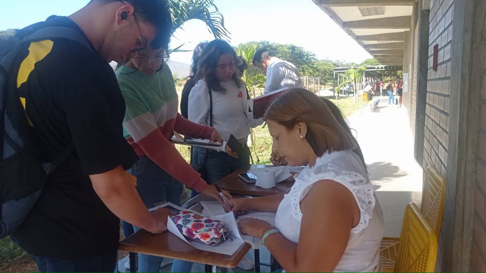 uptlara's tweet photo. #25Sept #EnDesarrollo proceso de Inscripción Nuevo Ingreso 2023, los Bachilleres asignados por #SNI2023 formalizan su inscripción para cursar estudios en el #PNFCP
#UptaebActiva
@mppeduniv @opsuVzla @michellyvivas @DGGCA_UPTAEB https://t.co/DBoDcpLipY