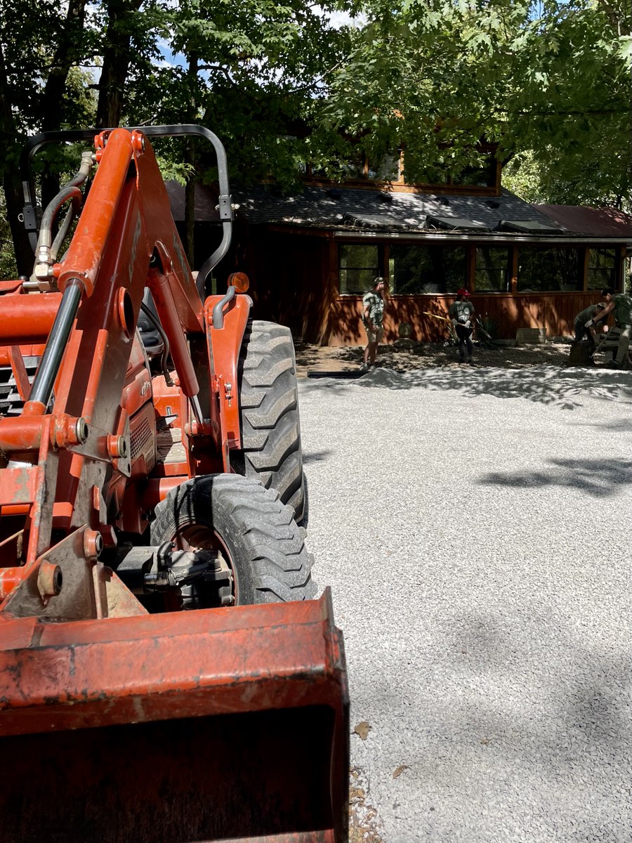 insidecurrent's tweet photo. Metro United Way Day of Action is one of our favorite days of the year! We were honored to help Blackacre Nature Preserve renovate its Education Nature Center landscaping. #MetroUnitedWay #Nature #Volunteer #DayofAction #BlackacreNaturePreserve https://t.co/mOqpK2kyGG