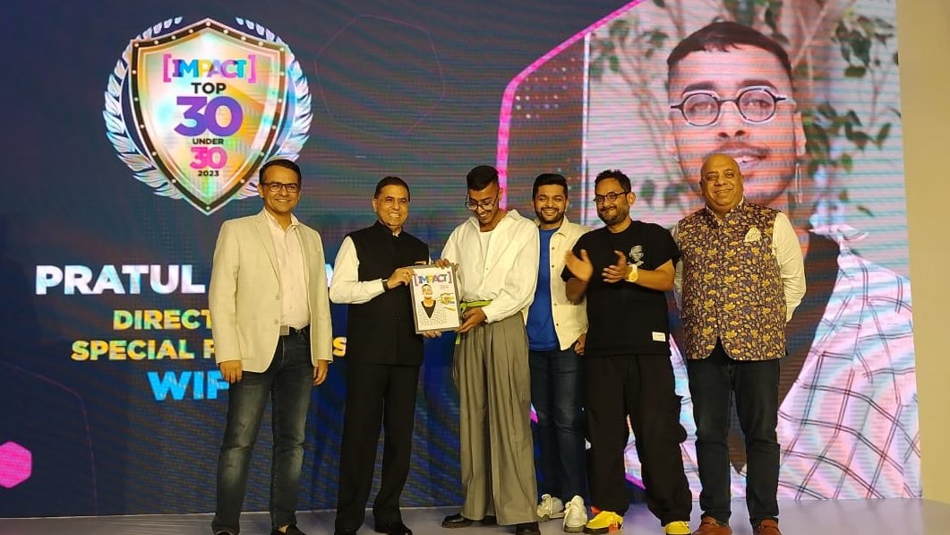 IMPACT_onnet's tweet photo. Celebrating the young guns from the Creative, Design, Media, Digital Agencies in the country🙌

Presenting the #IMPACTTop30Under30 Winner @pratulnoshade @WifeIndia👏🏻

#impactawards #30under30 #advertising #creative #youngtalent https://t.co/wWjwu8psOY
