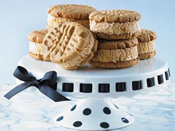 tasteusa_ca's tweet photo. Are you TEAM COOKIE or TEAM ICE CREAM? There's no need to choose just one with this recipe for peanut butter cookie ice cream sandwiches. Discover the recipe at https://t.co/PV644RpXJj
@PeanutsCanada  🥜 https://t.co/oLLwm6Ko7a