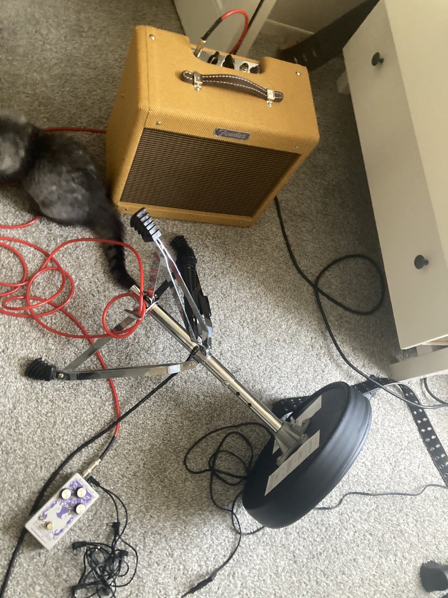 PERS0NPLAC3TING's tweet photo. new setup!
also a single is coming out soon https://t.co/kg9bmfZQAo