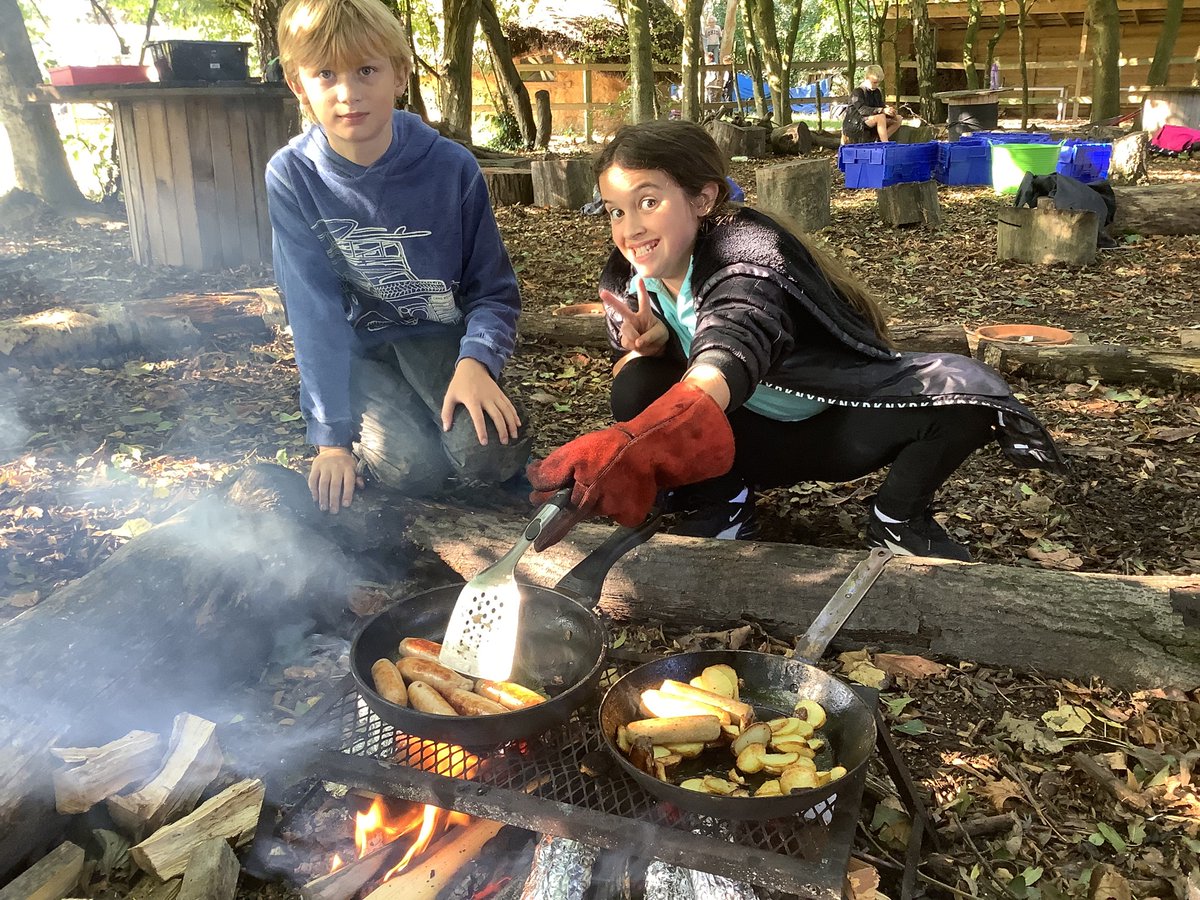Here’s last weeks Huskies cooking their 3 course meal on the open fire. #SidleshamPrimarySchool #ForestFriday #OutdoorCooking