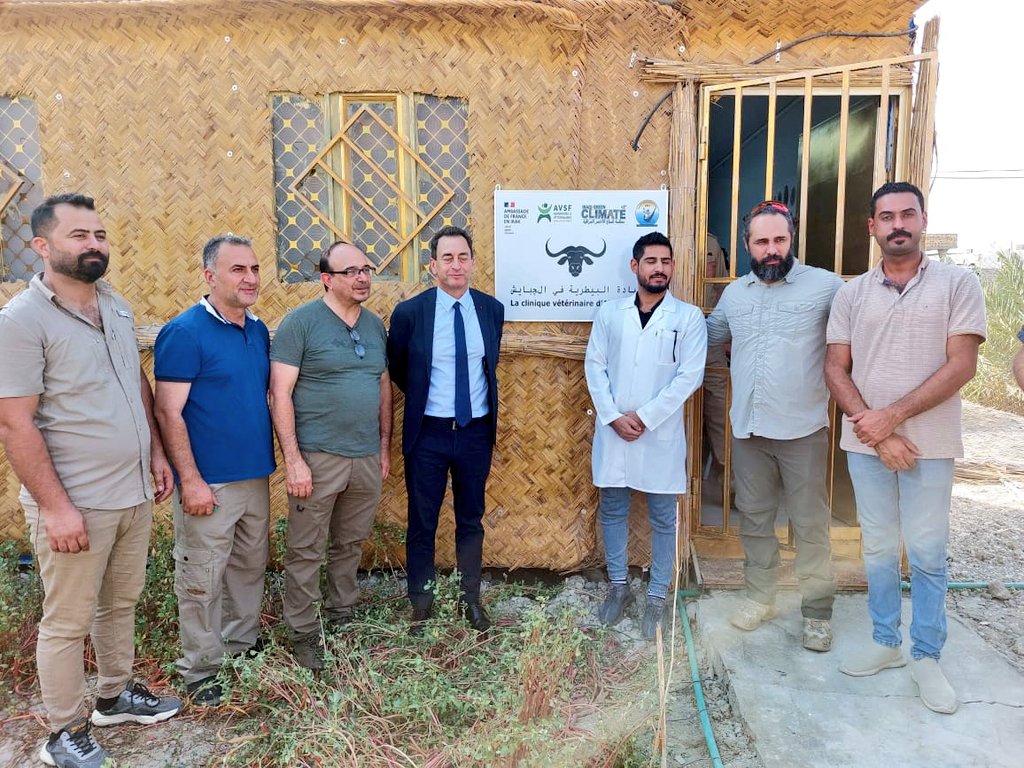 FranceBagdad's tweet photo. Inauguration avec les autorités locales du premier laboratoire d'analyses vétérinaires des marais du Sud, mis en place par les ONG irakienne #IGCO et française #AVSF avec le soutien de la France #CDCS. https://t.co/DnLCcNJC0N