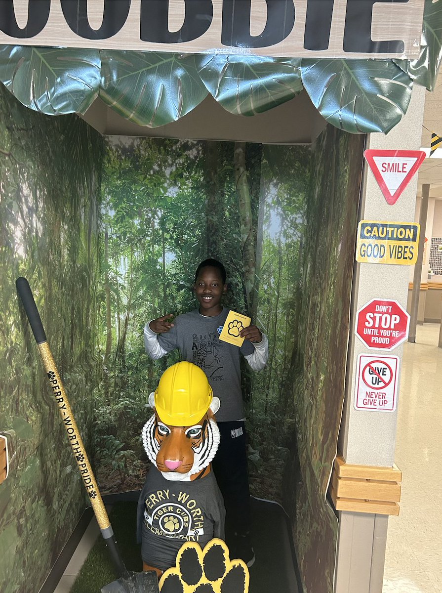 🖤🐯💛Allen earned a PRIDE Paw for showcasing respectfulness because he models how a student should act within the classroom!  He showed a student how to be polite to the teacher when asking for something!👍#TigerPRIDE <a href="/Lebanon_Schools/">Lebanon Schools</a>