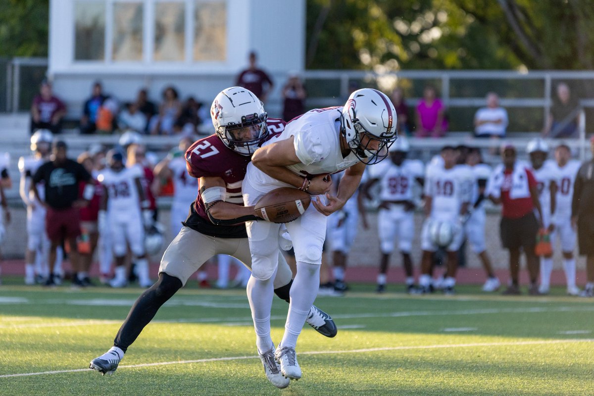 BUKnightsFB's tweet photo. Defense making plays 💪

#SwordsUpBU https://t.co/AkbMMOylYo