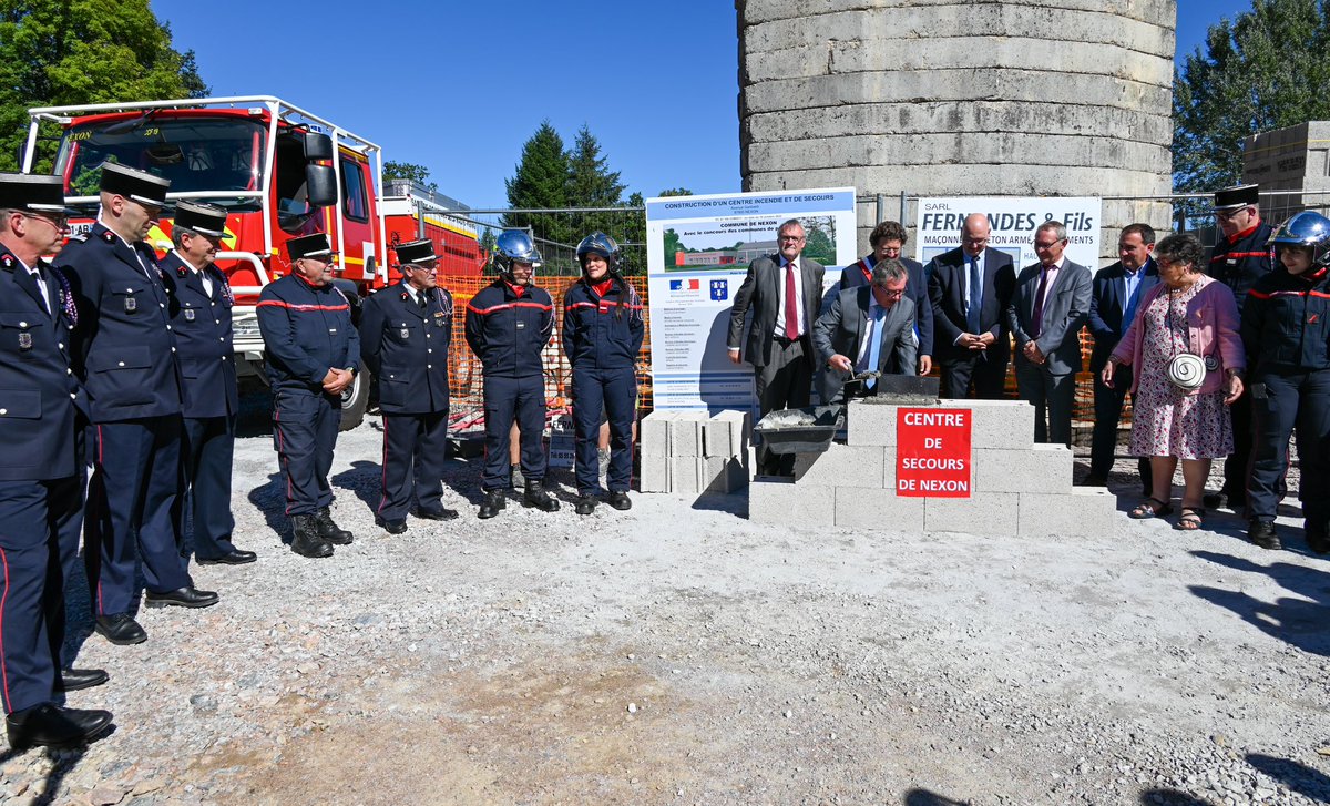 Sdis_87's tweet photo. #PoseDeLaPremierePierre
Aujourd’hui, de nombreux sapeurs #pompiers 👨🏻‍🚒🚒, #Elus 🇫🇷 et #entreprises se sont rassemblés sur le chantier 🏗️ 👷🏻du #Futur #Centred’IncendieetdeSecours 🏪 de #Nexon pour la pose de la première pierre @Prefet87 @P_Allard87 https://t.co/jOIJ42zWPh