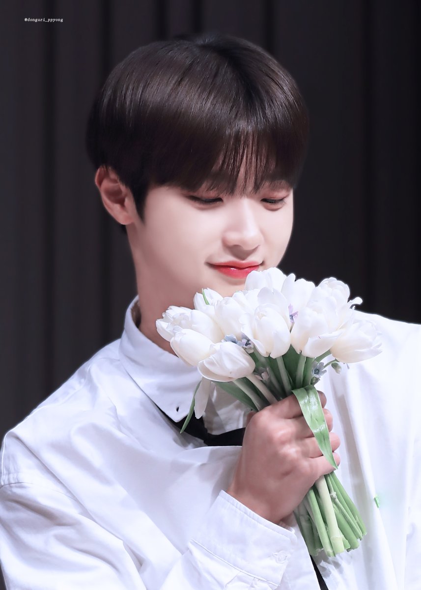 donguri_ppyong's tweet photo. 230909 FLNK 개인 팬싸 🩵02🩵

꽃보다 아름답고 예쁜 너💐

#손동표 #동표 #ドンピョ
#손동표_평생_사랑해 ❤
#미래소년 #MIRAE #DongPyo https://t.co/5NMggqREKj