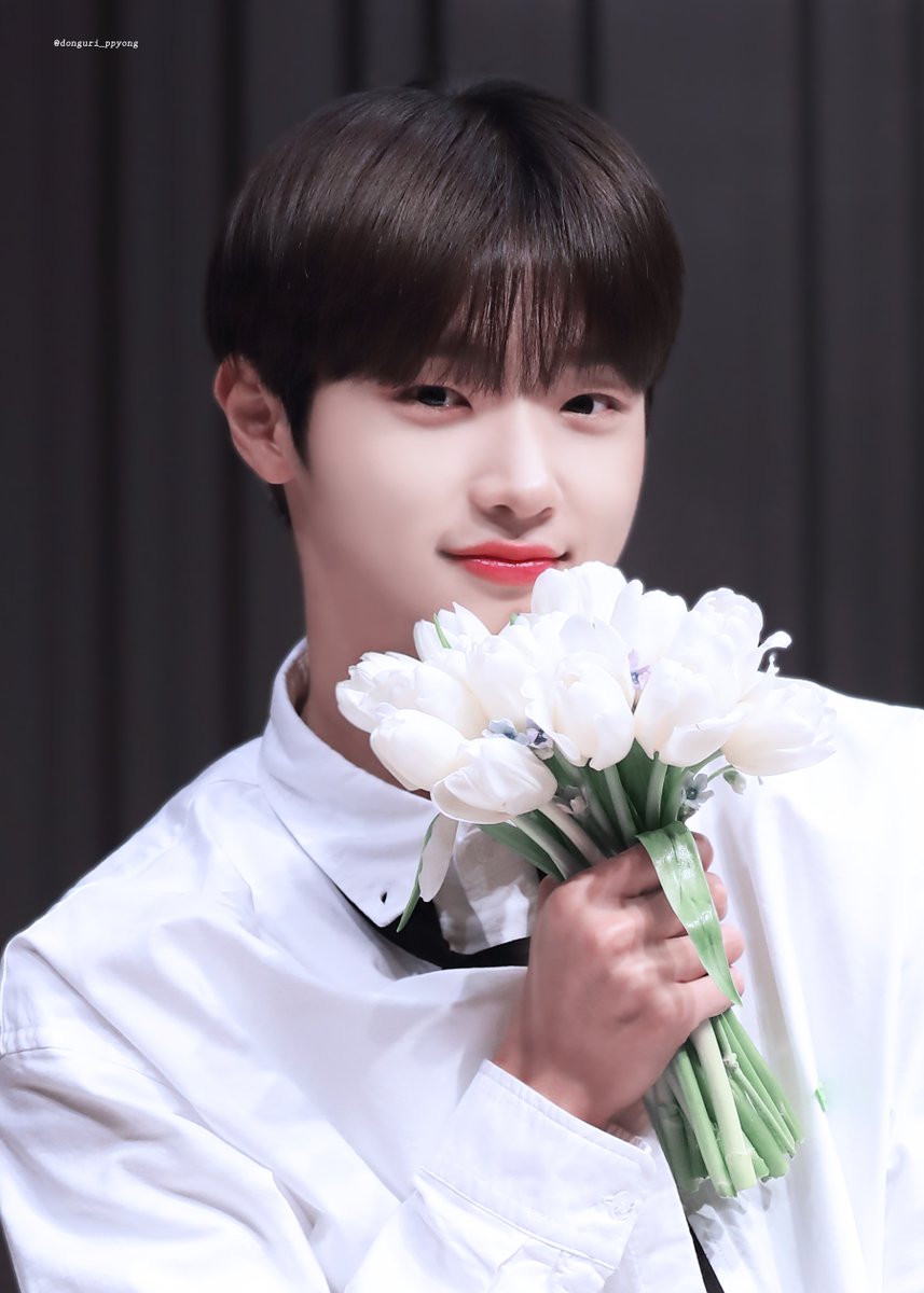 donguri_ppyong's tweet photo. 230909 FLNK 개인 팬싸 🩵02🩵

꽃보다 아름답고 예쁜 너💐

#손동표 #동표 #ドンピョ
#손동표_평생_사랑해 ❤
#미래소년 #MIRAE #DongPyo https://t.co/5NMggqREKj
