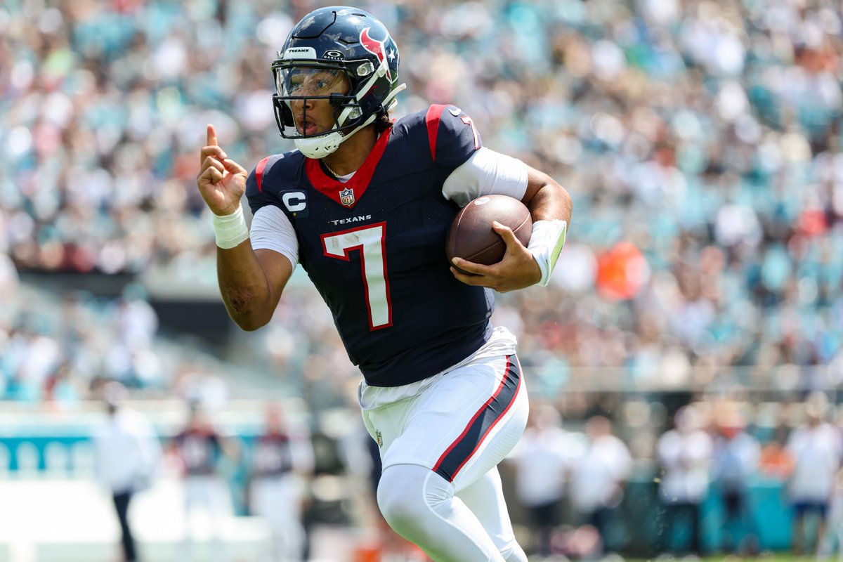 E_Geerlings's tweet photo. C.J. Stroud on Third Down in 2023:

- 1st in TD-INT Ratio (3.0)
- 1st in Yards (397)
- 1st in Completions (32)
- T-1st in Pass TDs (3)
- T-1st in Big Pass Plays (20+ Yards - 5)
- 2nd in Completion % (76.2)
- 2nd in Passer Rating (128.8) https://t.co/2YvYhMonGk