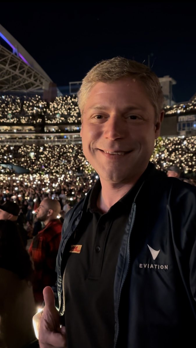 GLDinAviation's tweet photo. Last week, I not only had the honor of seeing @Coldplay perform live in Seattle, I also saw Alice fly across the big screen as part of DHL's partnership with Coldplay. Great show and an exciting moment for @EviationAero!
#EviationAlice #SustainableAviation https://t.co/95XSDoB0of