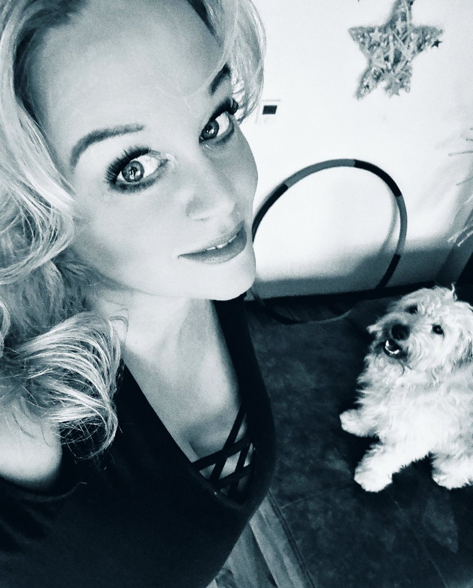Tinka_Labell's tweet photo. Ich habe als Gast im Podcast „Is was Dog?“ über die erste Zeit mit Boomer gesprochen.

Es geht um Pleiten, Pech &amp; Pannen, viel Liebe und die Fuckbuddy-Stoffbitch Cathy.

Wie die Episode heißt?
„Der Hund kommt: Geschäftsunfälle und missbrauchte Stofftiere“

https://t.co/rd428XkwL4 https://t.co/4pDqTdvRPZ