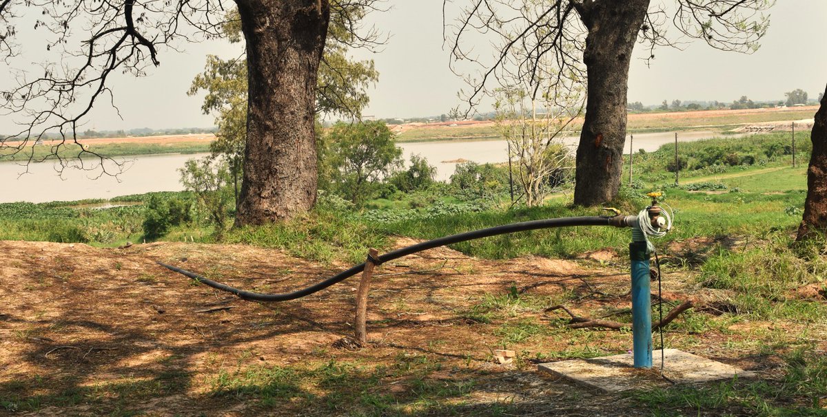 Hoy, 25 de set/2023, se instaló en el COMINGE, un sensor de monitoreo de la capa freática, destinado a la verificación y evaluación de las condiciones de los cursos hídricos ubicados en el área de influencia de las obras de la Franja Costera del Bañado Sur de Asunción.
