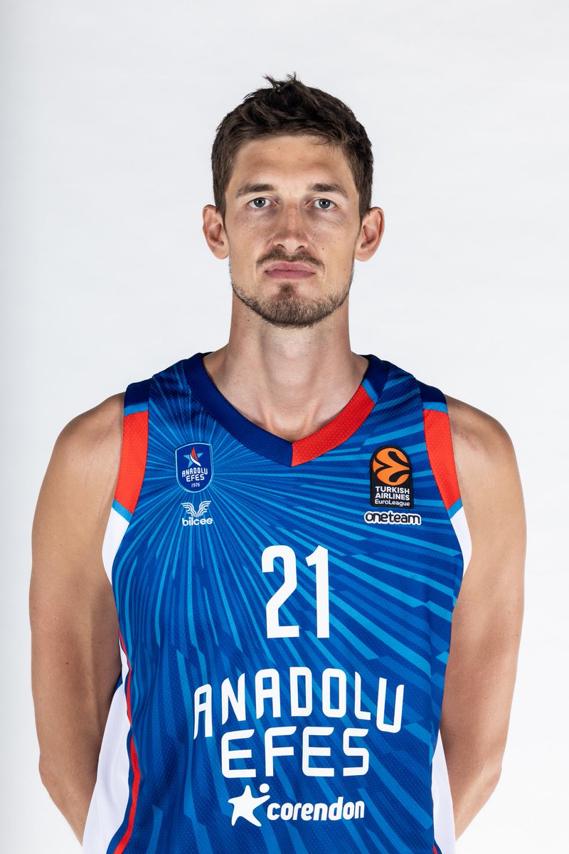 tibor_pleiss's tweet photo. My 18th season as a pro is about to beginn! 💪🏀 #benimyerimburasi #21 #euroleague #basketball #istanbul https://t.co/i6P3PYtVT9