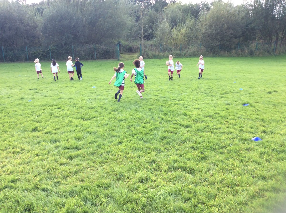 This afternoon, Year 4 took part in small sided games in rugby. The children learnt how to defend an area, how to intercept a pass and how to close down space. Brilliant effort Year 4!