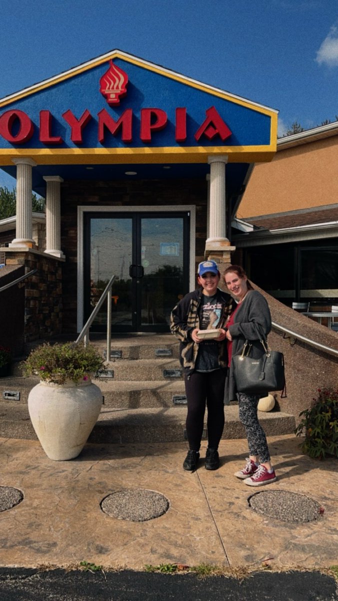 kaycm00's tweet photo. breakfast date with cierra and rob before they move out of state on wednesday! https://t.co/vbhIQ9e9IN