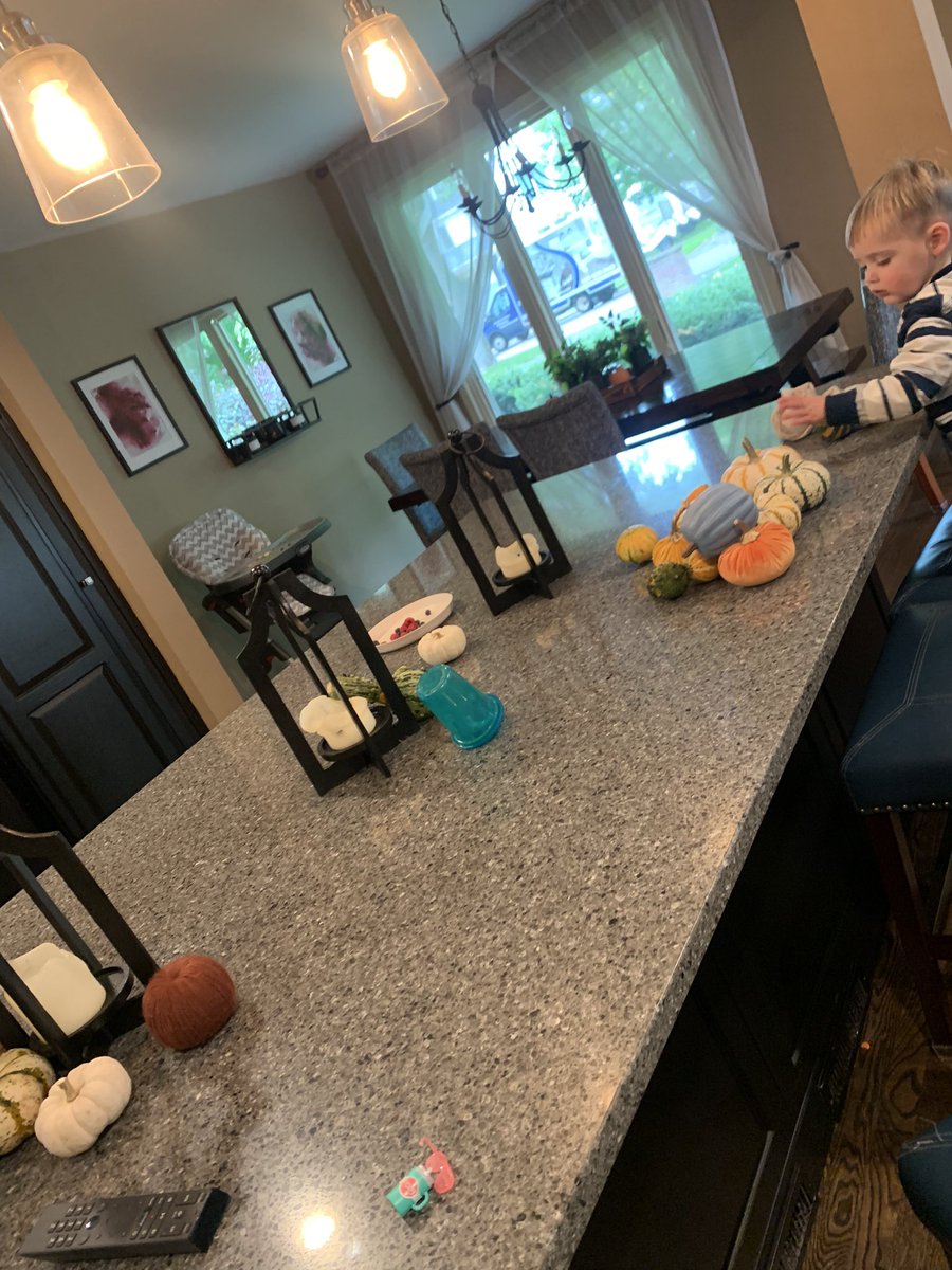 EmilyHoli13's tweet photo. I can’t wait to decorate for fall! I love decorating for fall. I’m going to decorate early this year. It’s gonna be so cute, and I’m gonna feel so organized, accomplished, and cozy.
my kids will really appreciate it, too.
🎃🍁 #fiveminuteslater #parenting https://t.co/JZ853mpIDC