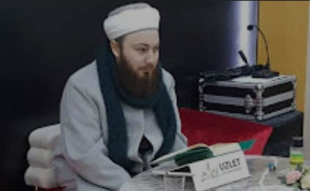 YeniPartiKadin_'s tweet photo. Zihinsel engelli E.D.’nin cinsel saldırıya uğraması ve intihar etmesiyle yargılanan Uzlet İlim Yayma Derneği Başkanı Alperen Sade hakkında 3 yıldan 10 yıl 6 aya kadar hapis cezası istendi. İstismar suçtur ve aklanamaz. Alperen Sade hakkında hüküm verilmeli ve cezasını çekmelidir. #YaşamHak 
☎️ 444 82 85