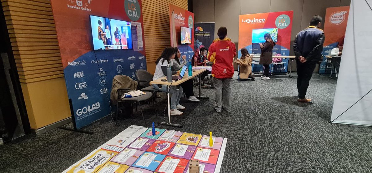 ¡Es hoy! 🙌

La premiación de las 10 iniciativas más creativas e innovadoras de la Hackatón Distrital 💡que tuvieron los jóvenes de diferentes localidades de Bogotá, enfocadas en la resolución de los retos más desafiantes que enfrentamos en la ciudad.

#BogotáTieneMuchoQueContar