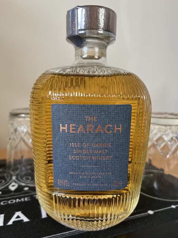 Ceol_na_Mara's tweet photo. Two spirits, one island. Both now available on our bar. Slàinte mhath. #isleofharrisdistillery https://t.co/Yh8S12TnPp