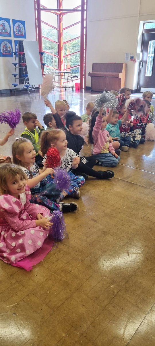 MrsPBHPS's tweet photo. #receptionbhps had a wonderful session with Clever cubs club where we had to help a Wizard who lost her magic. We encountered many feelings through her journey but all left with very happy faces π https://t.co/njoBFQq8pX
