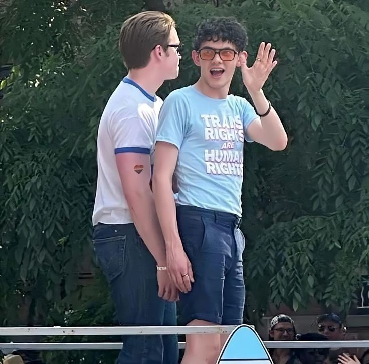 EriSpring03's tweet image. Joekit
Respiró por esto, amo por esto, moriría por esto.
La militancia mi patria hasta donde dé 🫡🫡