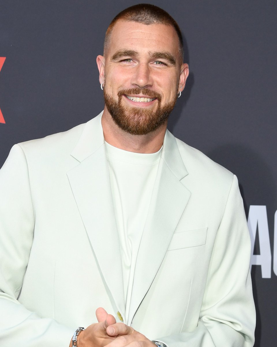 etnow's tweet photo. Travis Kelce rented out a restaurant for Taylor Swift and the Kansas City Chiefs for a private party after the football game.

An eyewitness tells ET, "The two were very affectionate with one another but kept things fun and lighthearted."

🔗: https://t.co/l9IFdTMIo1 https://t.co/4WJQUcE5gw
