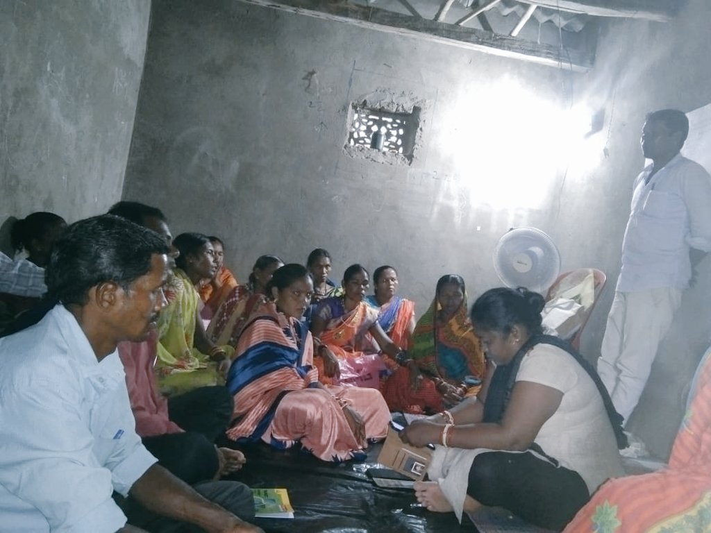 JSMKandhamal's tweet image. Jeebika surakhaya manch, chakapada BLC meeting was Organised for strengthening and sustainability #atamashaktitrust #MSMO #Osm #12baje #collectiveaction #traning #Meeting #empowerment