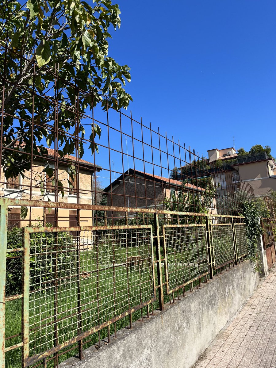 Marco__Bacci's tweet photo. Ecco in anteprima il nuovo centro di #Mestre #Venezia  La risposta al degrado si combatte con il #degrado ecco la ricetta. Vergognoso che il @comunevenezia permetta questo scempio ai danni dei cittadini @nuova_venezia @Corriere @repubblica https://t.co/HkeYlJjqJL