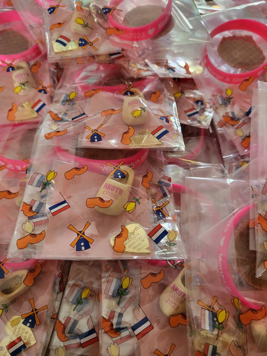 DutchBlockhead's tweet image. #LFG NKOTBCRUISE2023 #Dutch give aways are ready 🇳🇱 @DonnieWahlberg you need this in your live 🫶❤️🎁