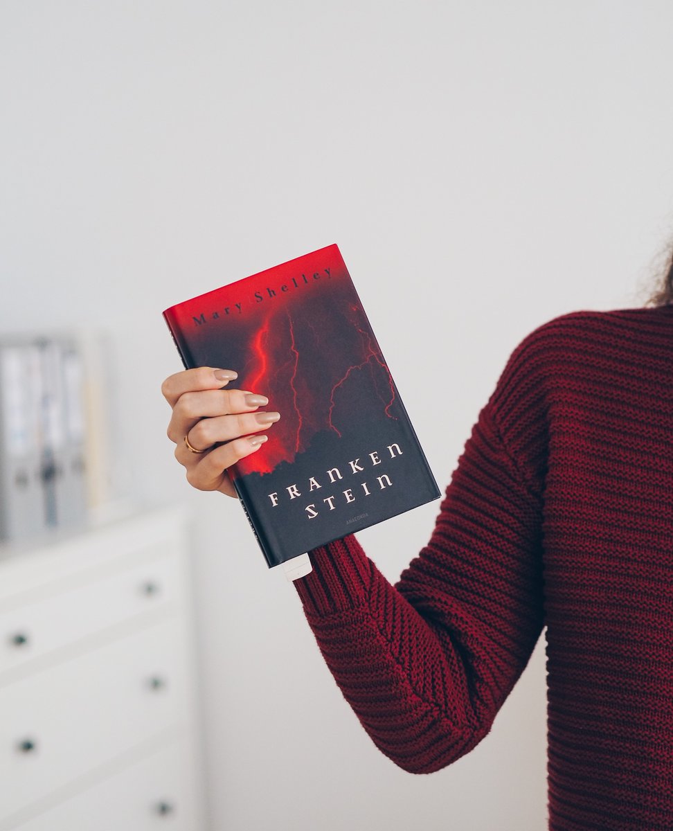 ChoiceHomeTutor's tweet photo. The GCSE English reading list is an array of timeless texts from 19th century novels such as Frankenstein, Shakespearean plays including Macbeth and modern texts such as An Inspector Calls.

Does your child need the support of a specialist tutor in the study of these classics? https://t.co/emZkXOEy7k