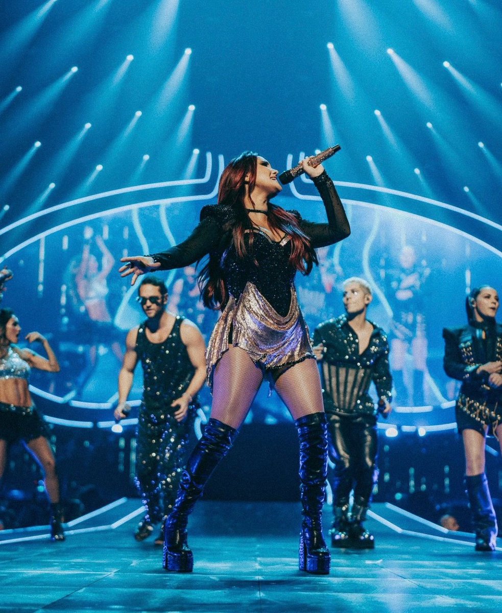 centraldmes's tweet image. Dulce María alcançou 12 MILHÕES de seguidores no Instagram. É a segunda RBD a atingir essa marca.