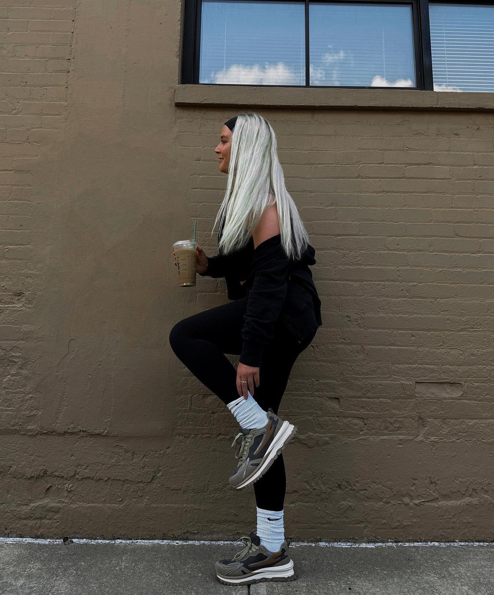 An athletic kinda day 🎧👟 // the LEO shot by @mk_mannara