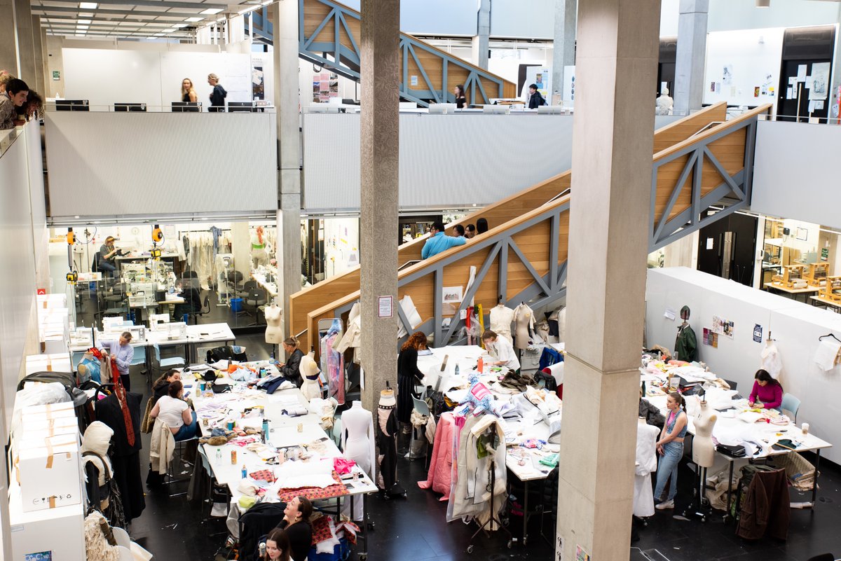 First day of a new year 📆🎉

Welcome to all our new students. Use this week to explore, meet people and enjoy the first step of a new adventure. We are really excited to collaborate with you 🙌