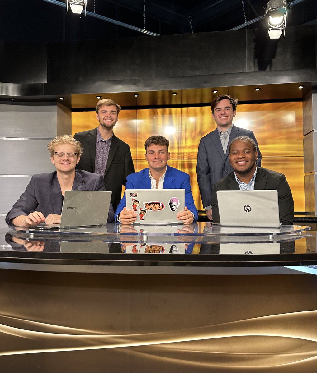 HittingTheField's tweet photo. MAINSHOW IS LIVE!! Tune in to hear Dom and his guest talk all things football!! #NFL #CollegeFootball #ESPN #HTFN #Mainshow
https://t.co/jHzp7blN4o https://t.co/84mJeYkwLh