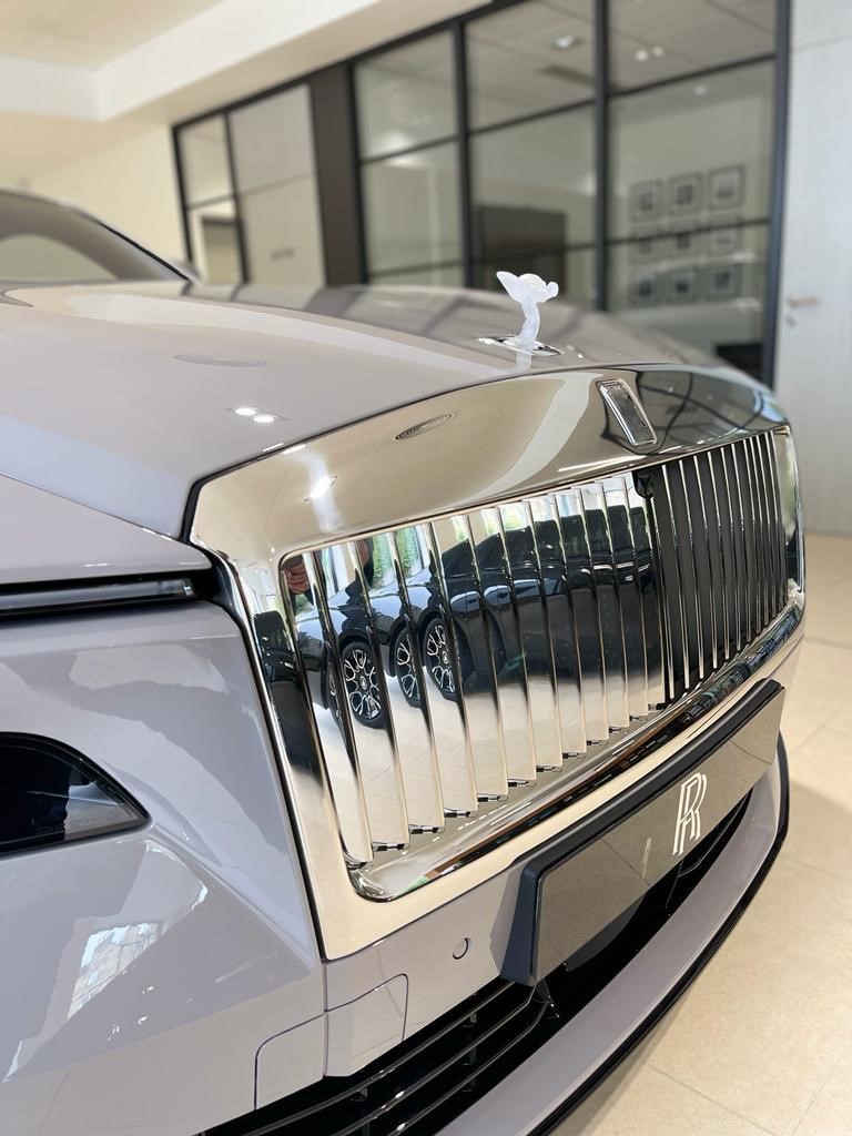 GRANGEMOTORS's tweet photo. Spectre, Rolls-Royce’s ultra-luxury electric super coupe, has arrived at Rolls-Royce Edinburgh.
Finished in stunning Tempest Grey, features include an illuminated Spirit of Ecstasy & illuminated Grille
#RollsRoyce #Spectre #SpiritElectrified #RollsRoyceEdinburgh https://t.co/jzTrUW1lJj