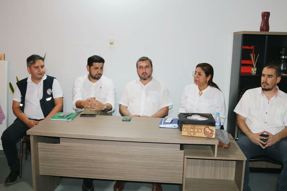 DraLizMeza's tweet photo. Mantuvimos una importante reunión de socializacion de proyectos con autoridades nacionales, regionales y locales, con la presencia de los señores de Área Interior del IPS central Lic Derlis Rojas Landolfi y la Lic. Rocío Sánchez. https://t.co/6TGZKKdY7a