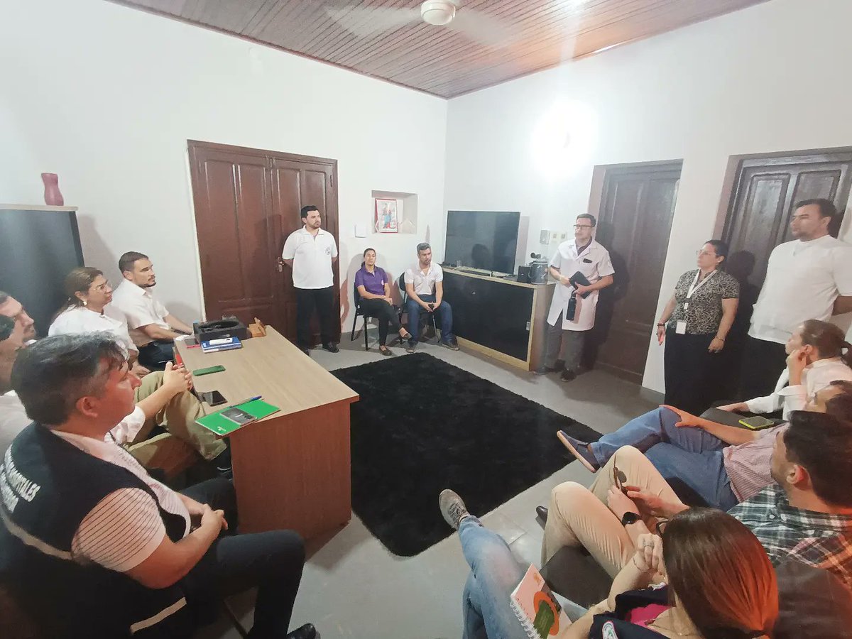 DraLizMeza's tweet photo. Mantuvimos una importante reunión de socializacion de proyectos con autoridades nacionales, regionales y locales, con la presencia de los señores de Área Interior del IPS central Lic Derlis Rojas Landolfi y la Lic. Rocío Sánchez. https://t.co/6TGZKKdY7a