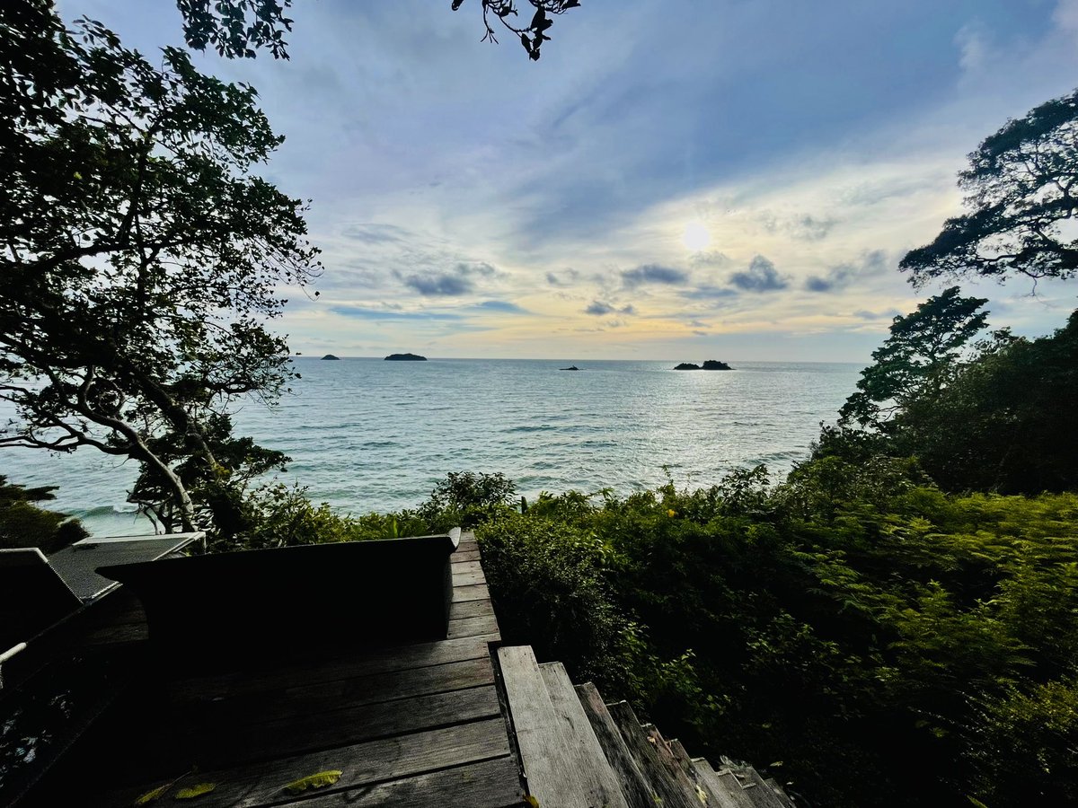 judenicholson15's tweet photo. #KohChang #Thailand #RoadTrip https://t.co/IR9MqBdEsz