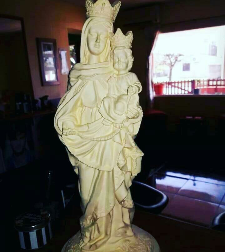 25 DE SEPTIEMBRE
DIA DE LA VIRGEN DEL ROSARIO DE SAN NICOLAS.
Según la historia oficial de la Iglesia católica la Virgen María se aparece por primera vez el 25 de septiembre de 1983, frente a una sencilla mujer de San Nicolás de los Arroyos,su nombre es Gladys Quiroga de Motta.