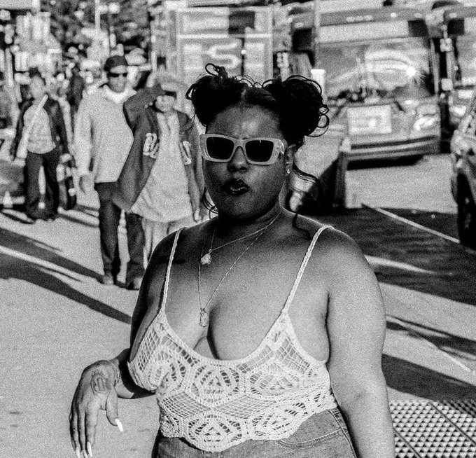 something about a girl from around the way ❤️ https://t.co/OH57ugd8kF<a href="/tag/mvsales"class="tags"><span>#mvsales</span></a>