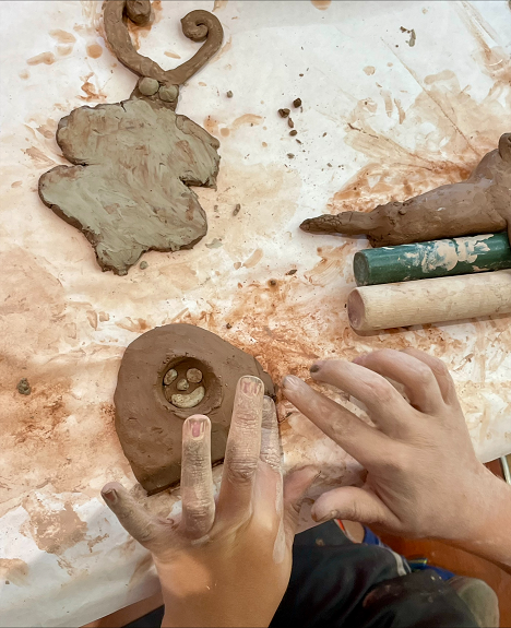sfpl's tweet photo. We had 57 attendees at our #FridayAfternoonArt
#PlayWithClay, and everyone had a blast! And so
much great sculpture and imagination was on display.
Next Friday Afternoon Art: #DíaDeLosMuertos on
October 27! we hope you can join us. https://t.co/gajnw1BYM4