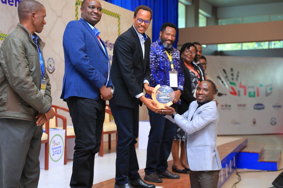 5TH SYMPOSIUM OF HEALTH AND ACADEMIC RESEARCH 

Congratulations to Gibson Sabuholo from Gujarat University-India, for being the1st Winner in poster presentation at SHARe. Well done!

#SHARe2023
#ResearchTanzania 
#SayansiTanzania