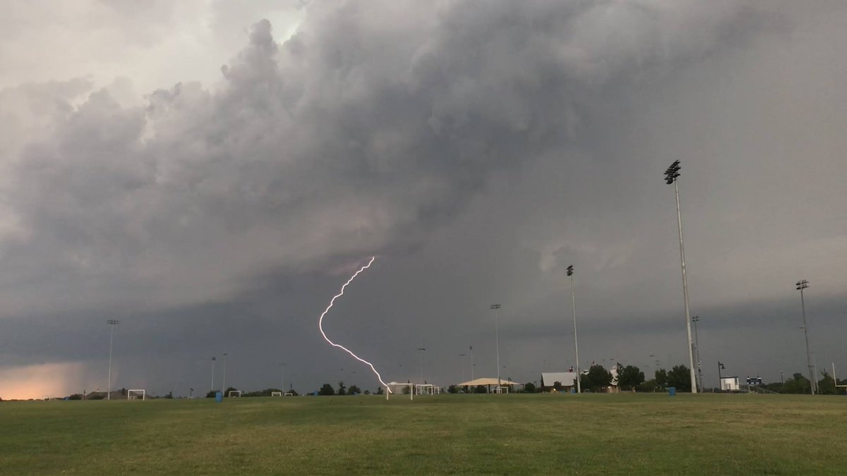 DevinArtist's tweet photo. 2 Major Photogenic Severe Weather Events of 2023 in Texas (June 11th &amp; September 24th) Captured by Me #txwx #neverstopchasing https://t.co/CwxbomD4D6