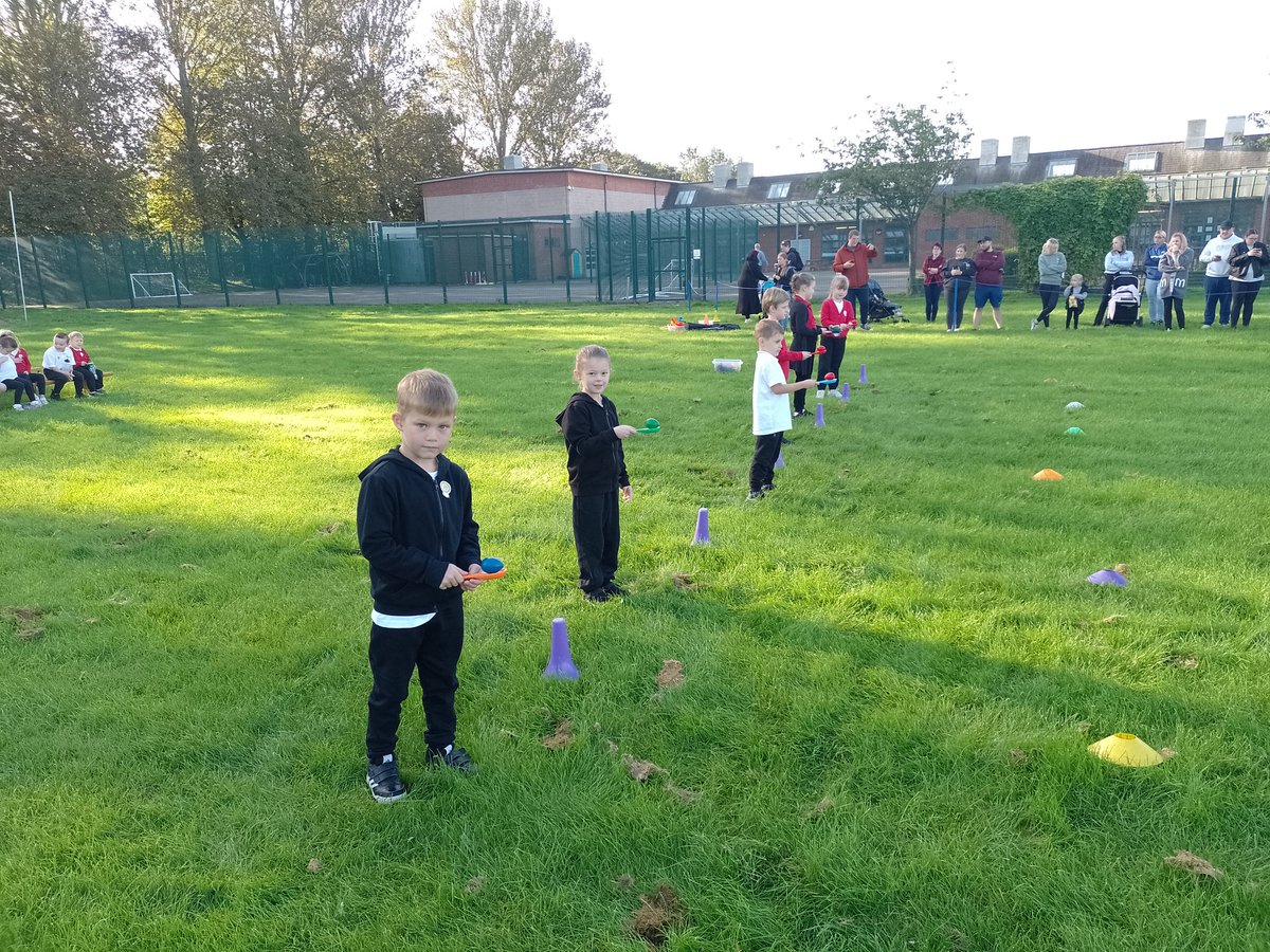 maybury_class2's tweet photo. Year 1/2 enjoying our annual Maybury Athletics Championships @HumberEdTrust @tigerstrust https://t.co/8xtjLTayIa