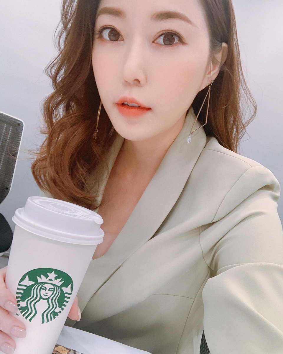 ChenHui79010's tweet photo. Have a cup of coffee to refresh yourself before working in the morning🥰🥰🥰

#inspirational #motivation #inspiration #inspirationalquotes #motivational #motivationalquotes #quotes #inspire #quoteoftheday #love #success #life #quote #mindset #positivevibes #positivity https://t.co/IJ1HOyUrjX