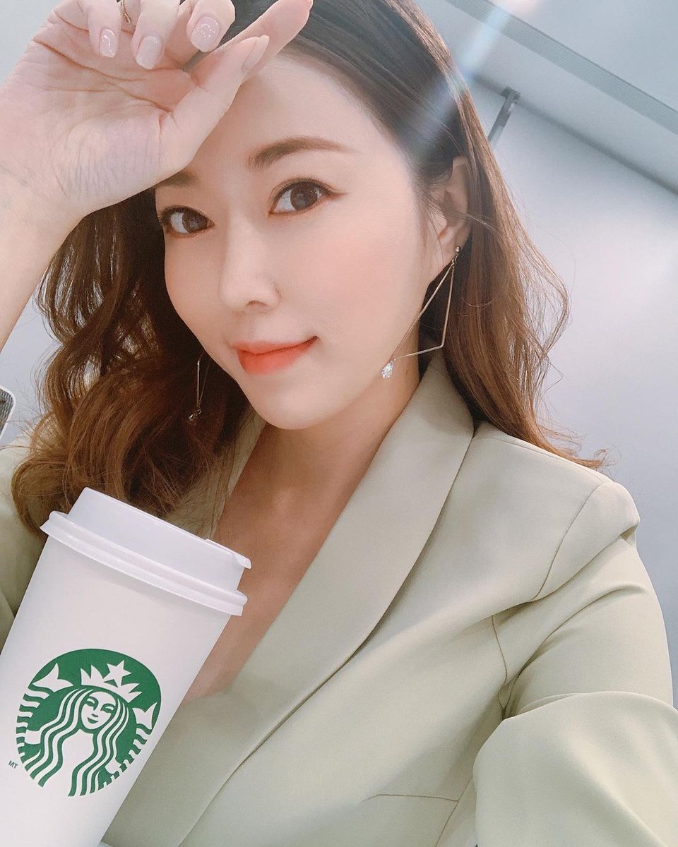 ChenHui79010's tweet photo. Have a cup of coffee to refresh yourself before working in the morning🥰🥰🥰

#inspirational #motivation #inspiration #inspirationalquotes #motivational #motivationalquotes #quotes #inspire #quoteoftheday #love #success #life #quote #mindset #positivevibes #positivity https://t.co/IJ1HOyUrjX