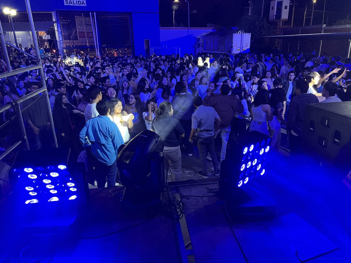 ronreyesm's tweet photo. Cc organizas un evento de la nada y en horas 😎 https://t.co/L7wwlyDmRn