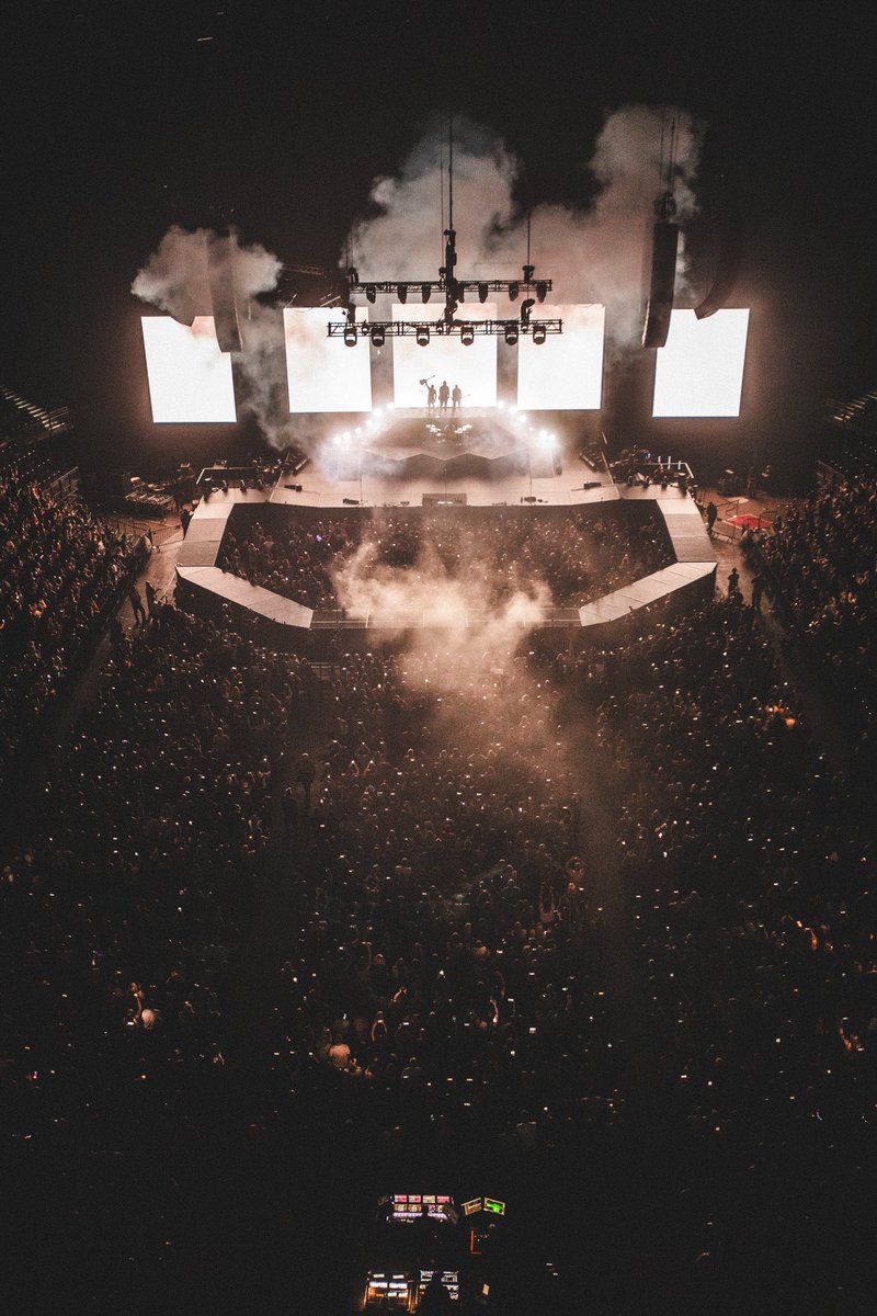 Busted's tweet photo. MANCHESTER YOU BEAUTIES https://t.co/qnJIdpurKE