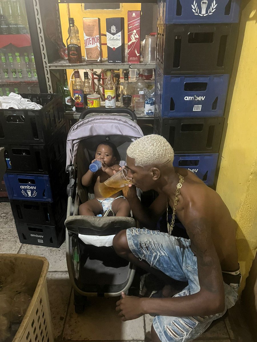 Cada um com o seu whisky , embrazasão sinistra Nós mrm Tropa do R, só no bar do Rey que vcs ver essas coisas😝😂💃👑
Te amo filho Riury Miguel👑